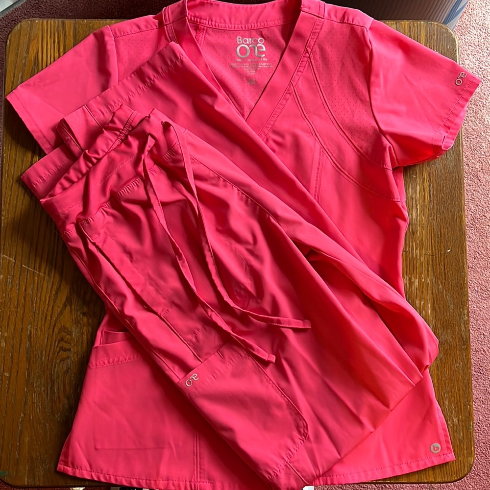 Barco One Hot Pink Scrub Set